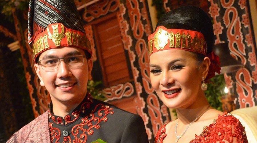 Pernikahan Adat Batak | Warna Project | Bridestory