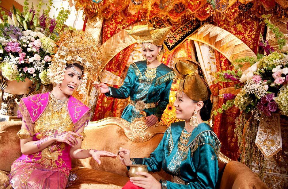 Pernikahan Adat Minangkabau, Sakral dan Penuh Makna - IdeWedding