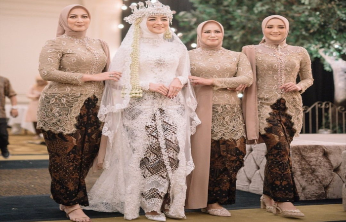 Model kebaya Pengantin Muslim Modern Terbaru, Inspirasi OOTD Kekinian ... Model kebaya Pengantin Muslim Modern Terbaru, Inspirasi OOTD Kekinian ...