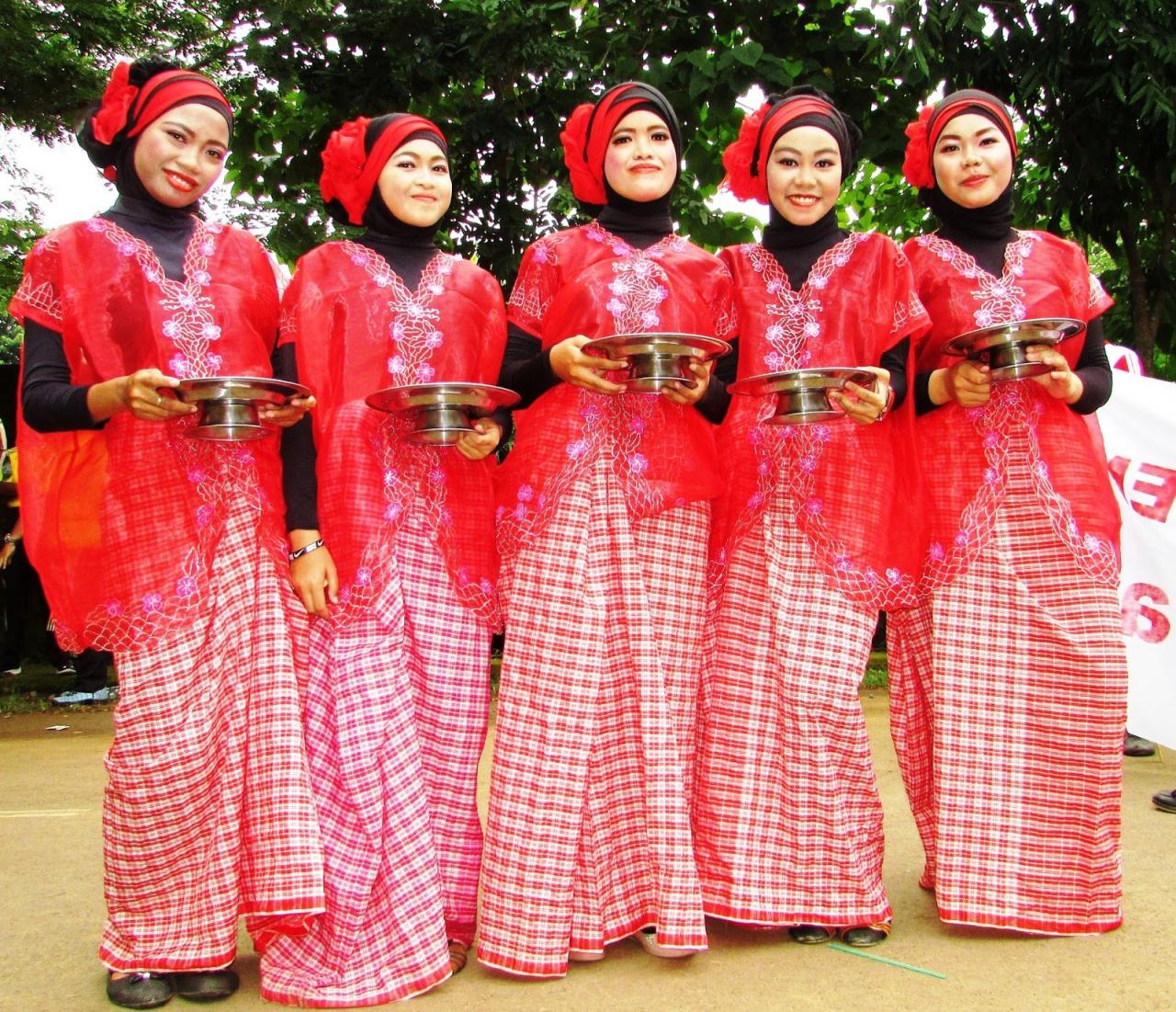Baju Bodo Pakaian Adat Suku Bugis Makassar yang Mendunia