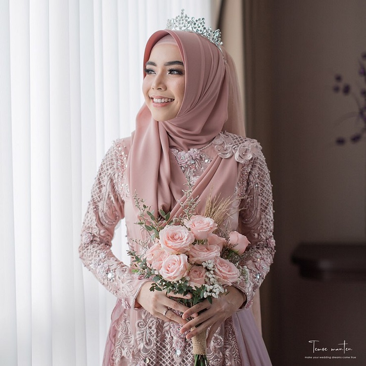 30 Inspirasi Gaun Pengantin Muslimah yang Modern (Updated 2023 ... 30 Inspirasi Gaun Pengantin Muslimah yang Modern (Updated 2023 ...