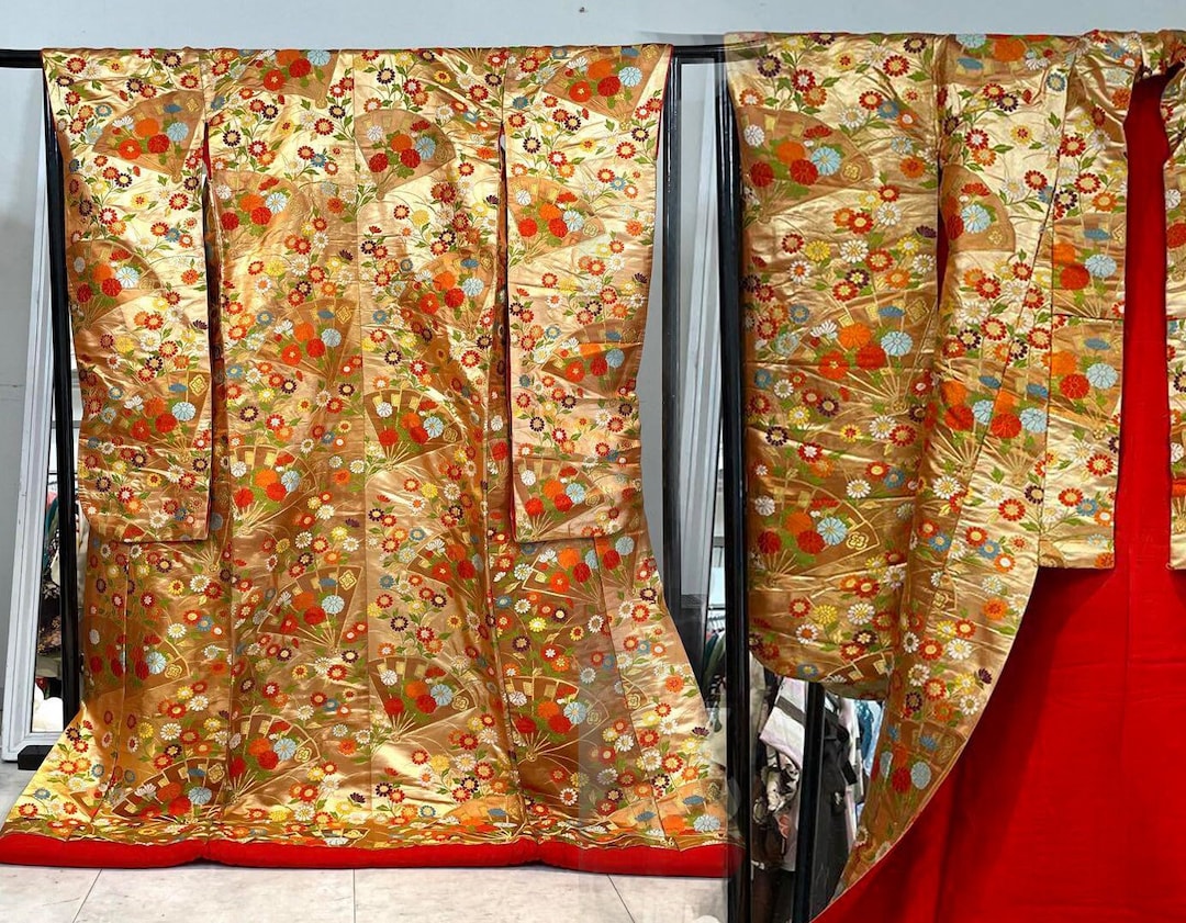 Japanese UCHIKAKE Kimono/ Vintage Kimono/ Long Kimono Dress/ Wedding ... Japanese UCHIKAKE Kimono/ Vintage Kimono/ Long Kimono Dress/ Wedding ...