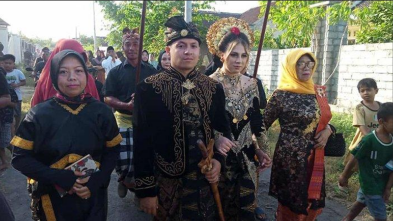 Mencari detail baju pengantin Sasak Lombok dan keunikannya?