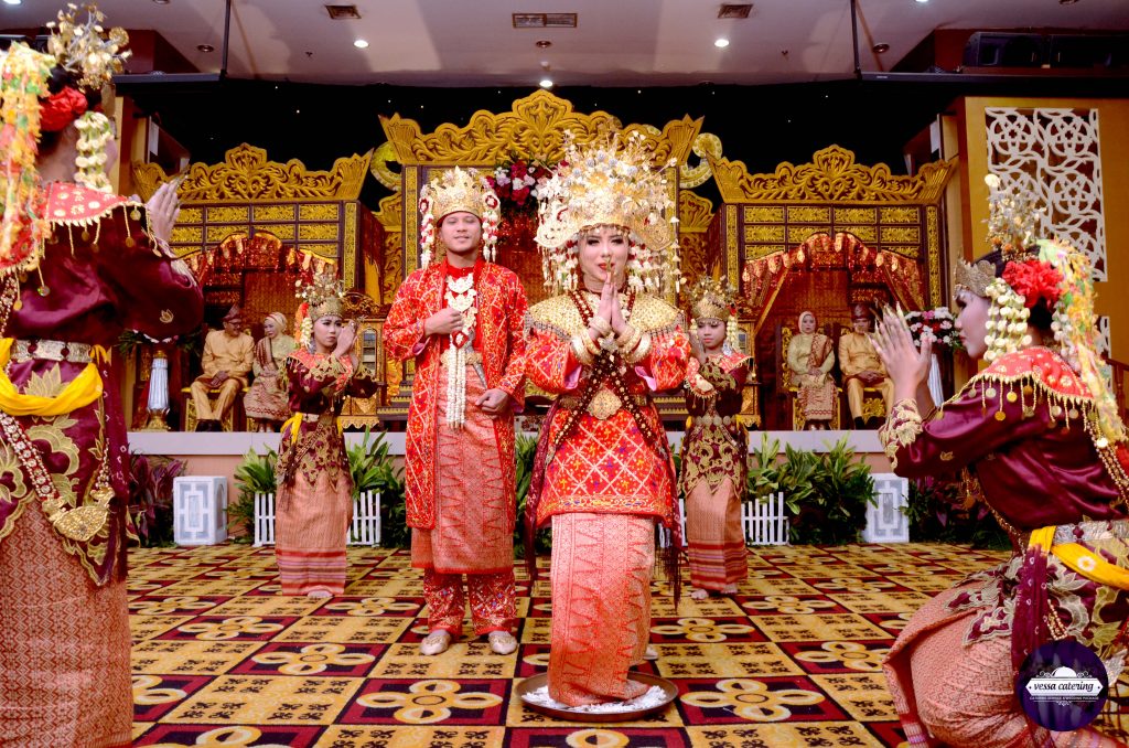 Memahami tradisi pernikahan Dayak 