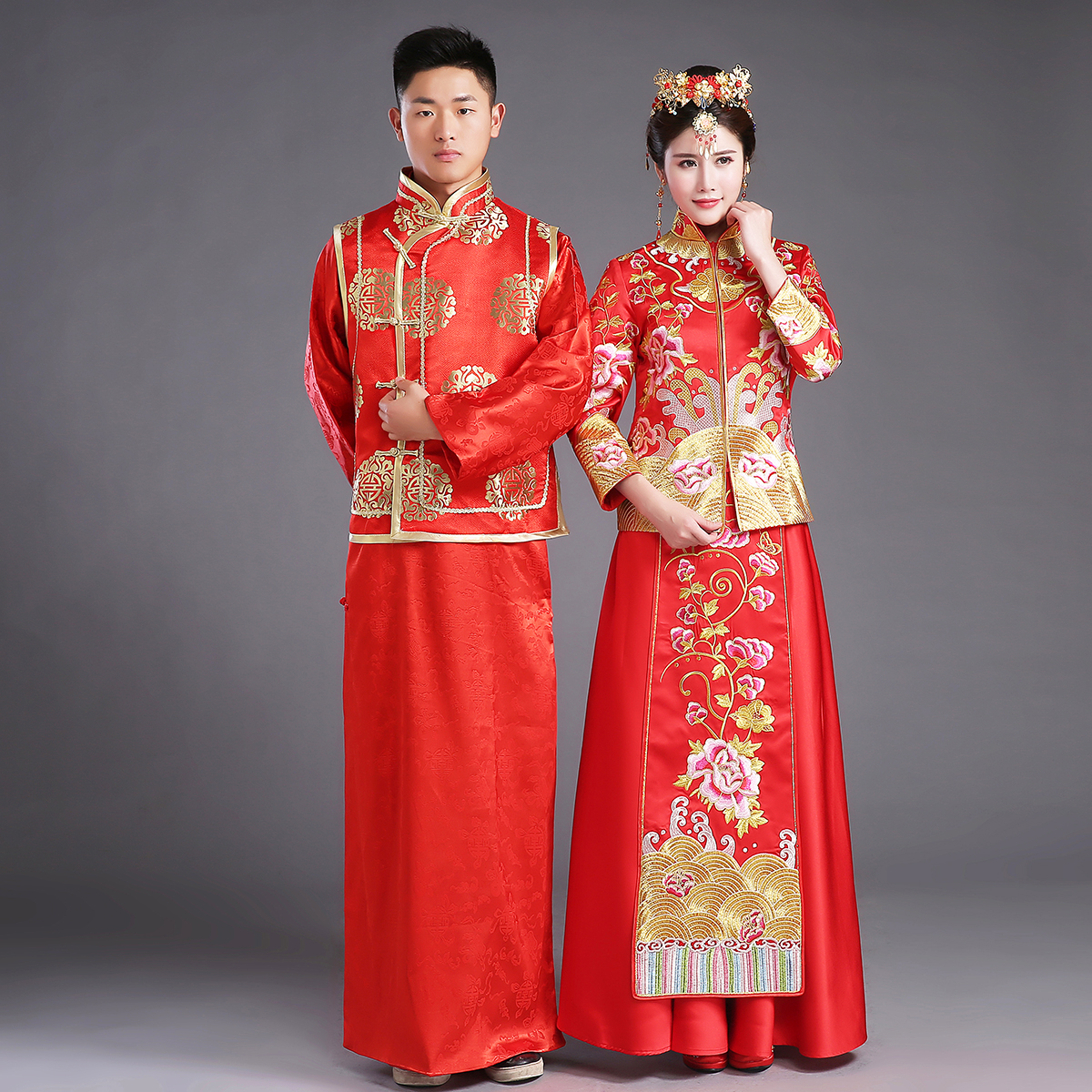 Perbedaan Cheongsam dan Qipao, Pakaian Tradisional Saat Imlek - Blibli ... Bagaimana Changshan dan Qipao Cina menjadi pilihan pasangan busana yang serasi untuk akad modern?