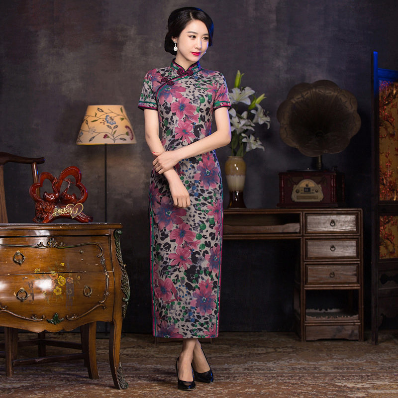 Ini Dia 4 Pakaian Tradisional China, Indah dan Menawan Bagaimana Changshan dan Qipao Cina menjadi pilihan pasangan busana yang serasi untuk akad modern?